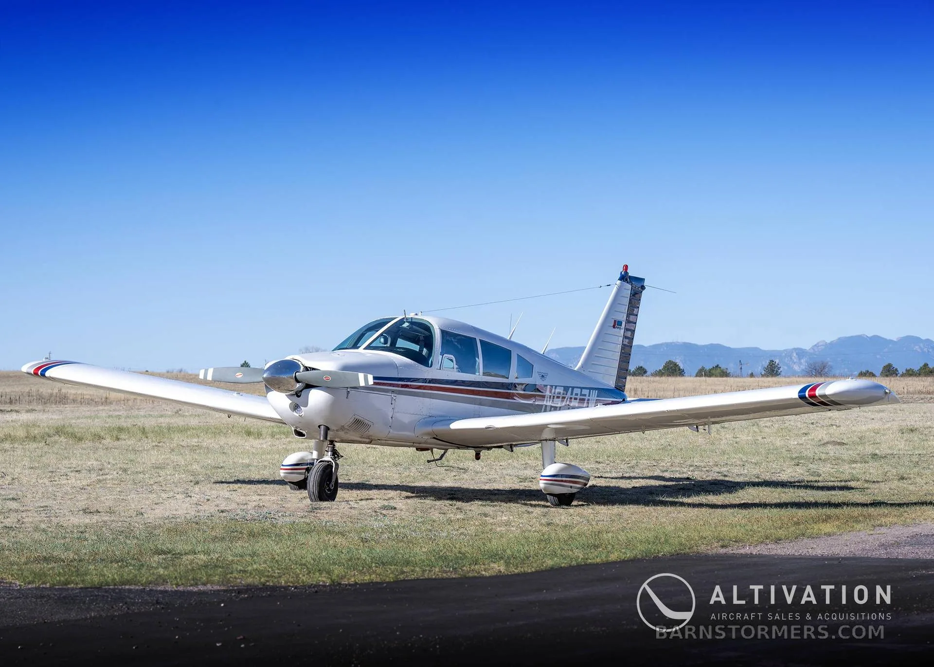 Exterior view of a 1968 Piper CHEROKEE 235.