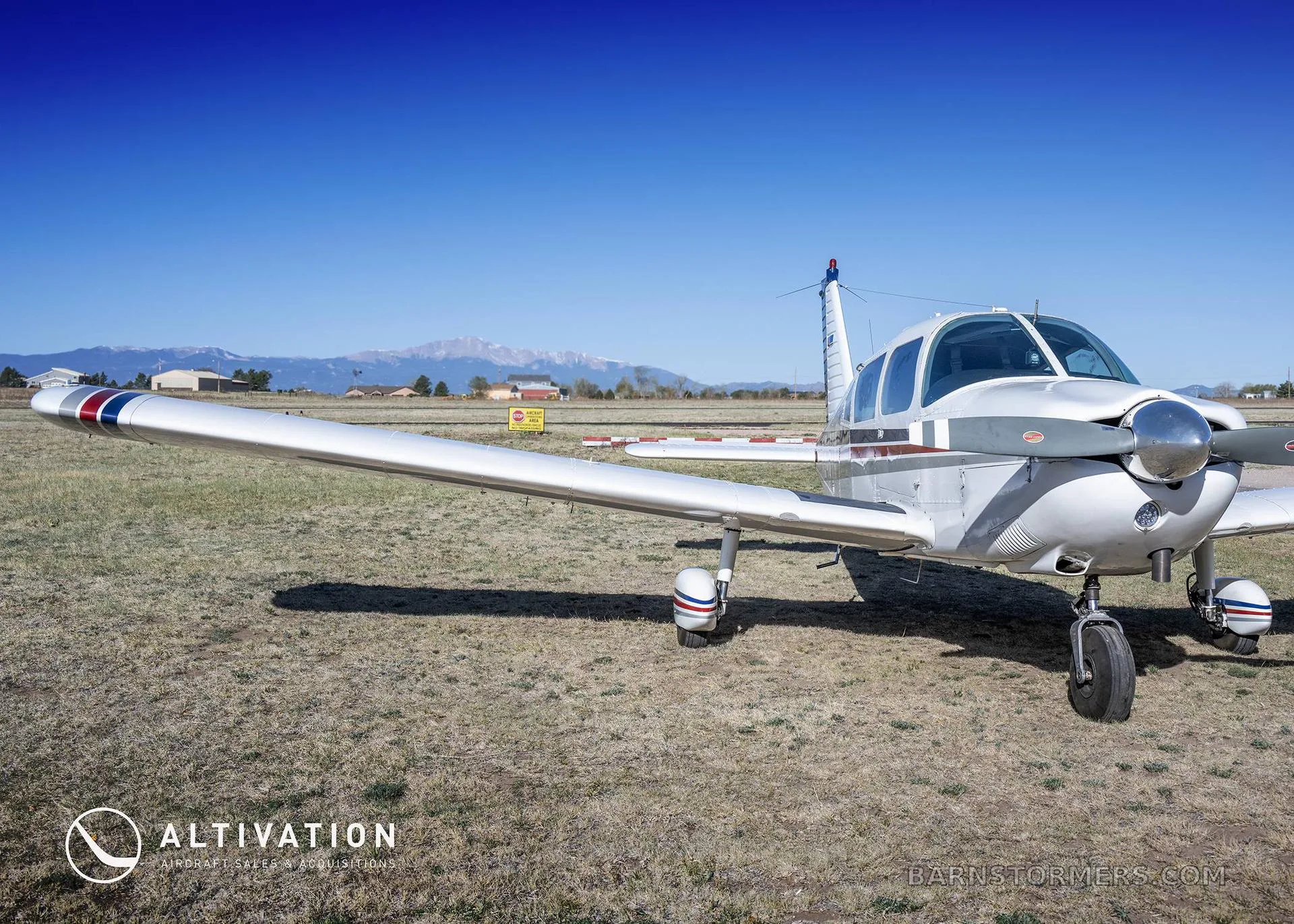 Exterior view of a 1968 Piper CHEROKEE 235.