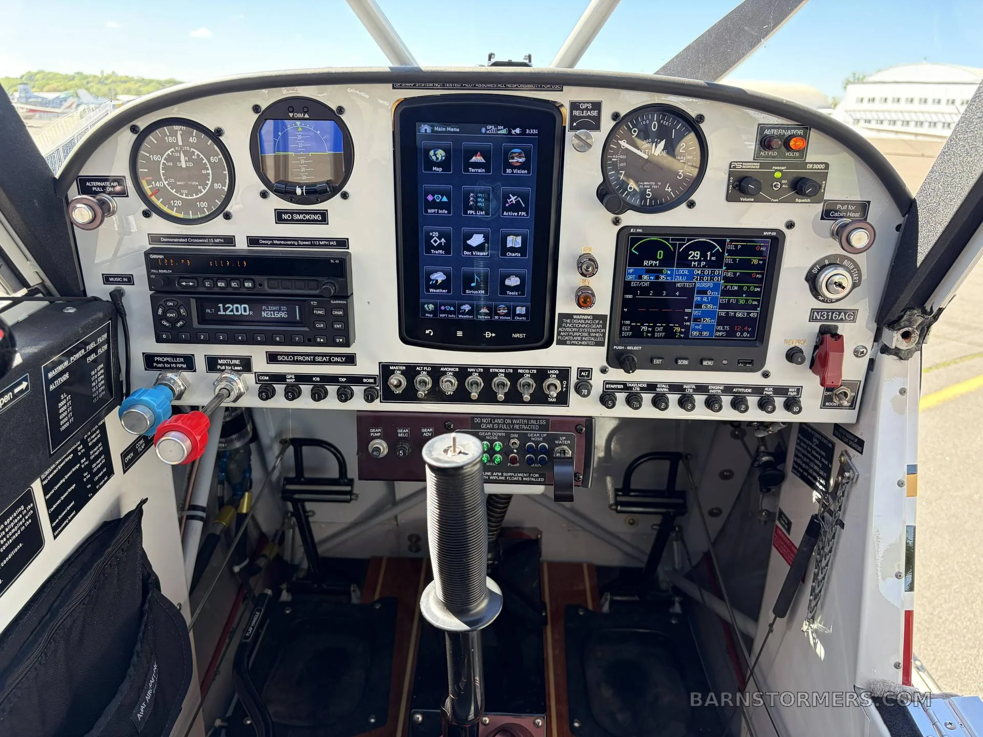 Cockpit and instrument panel of a 2013 Amphib AVIAT HUSKY A1C200.