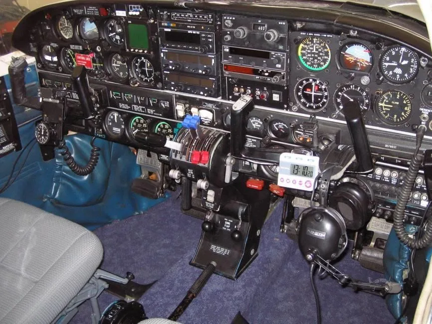 Cockpit and instrument panel of a 1972 PIPER SENECA.