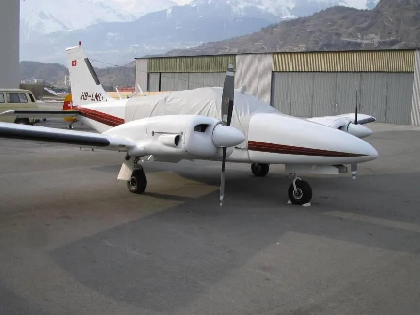 Exterior view of a 1972 PIPER SENECA, HB-LML.