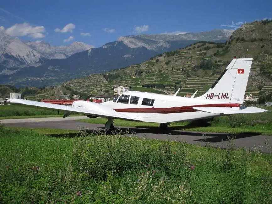 Exterior view of a 1972 PIPER SENECA, HB-LML.