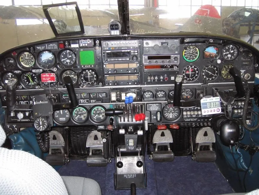Cockpit and instrument panel of a 1972 PIPER SENECA.