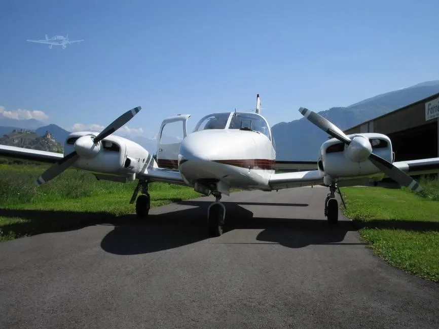 Exterior view of a 1972 PIPER SENECA, HB-LML.