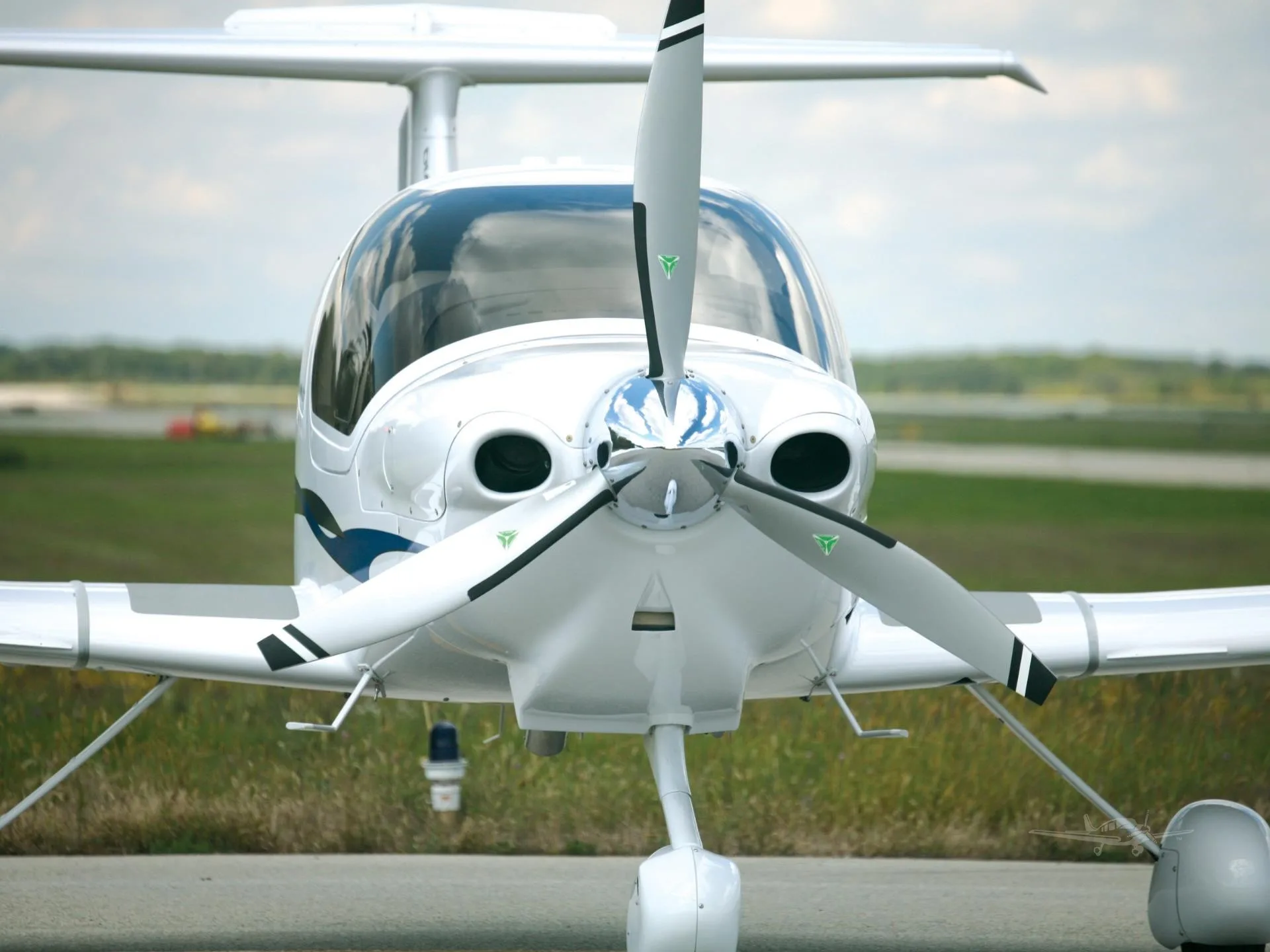 Marketing image of a 2026 DIAMOND DA40 NG.