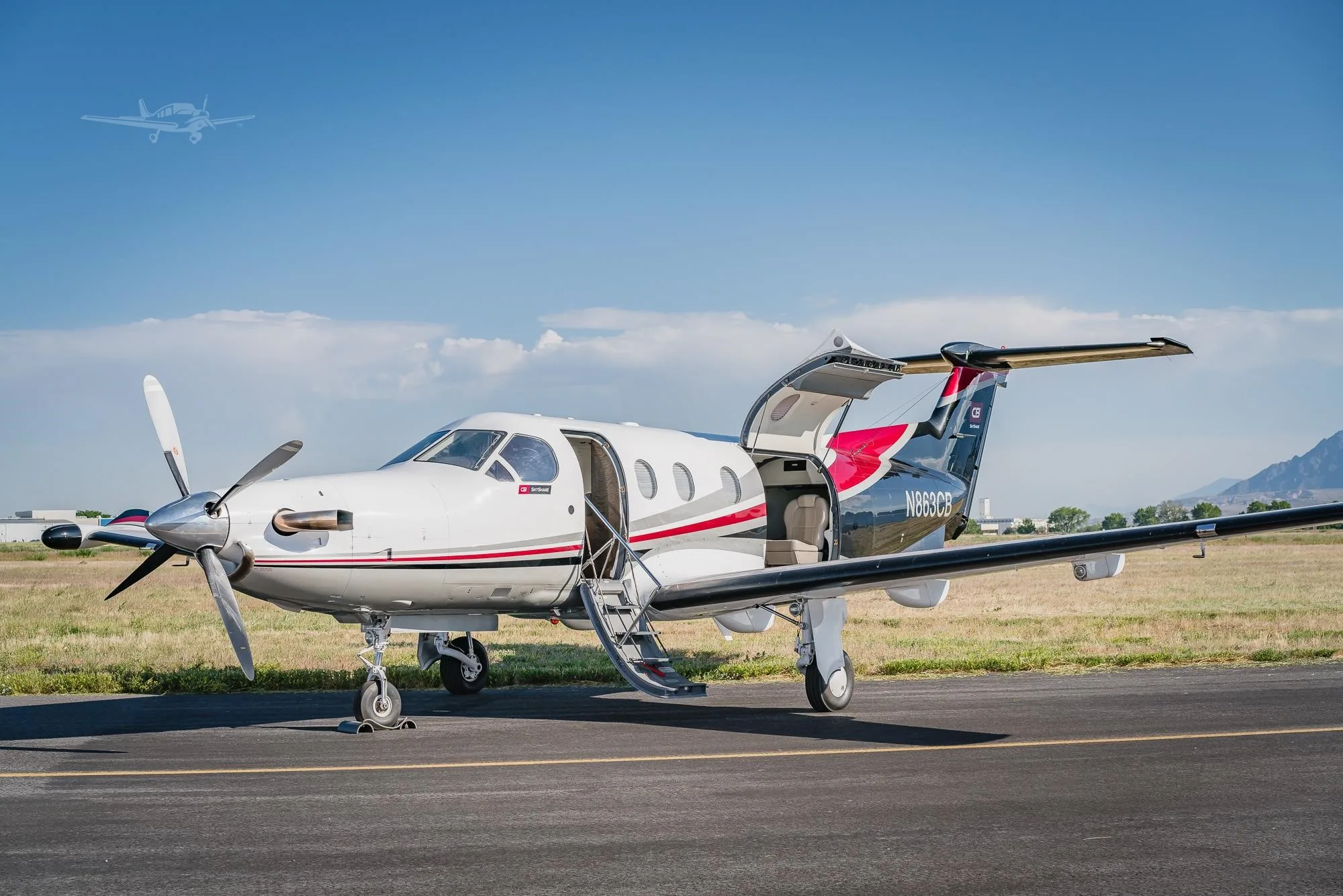 Exterior view of a 2007 PILATUS PC-12/47, N863CB.