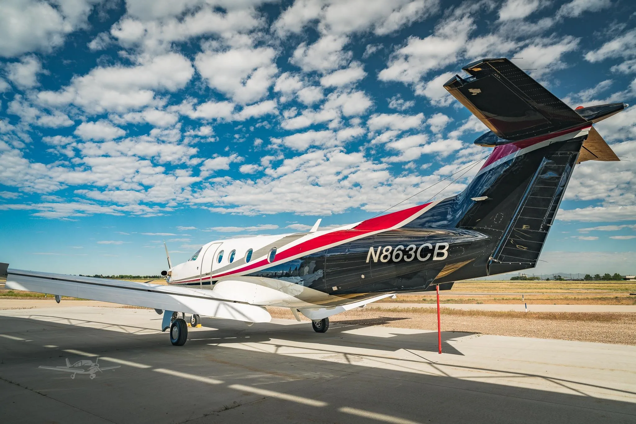 Exterior view of a 2007 PILATUS PC-12/47, N863CB.