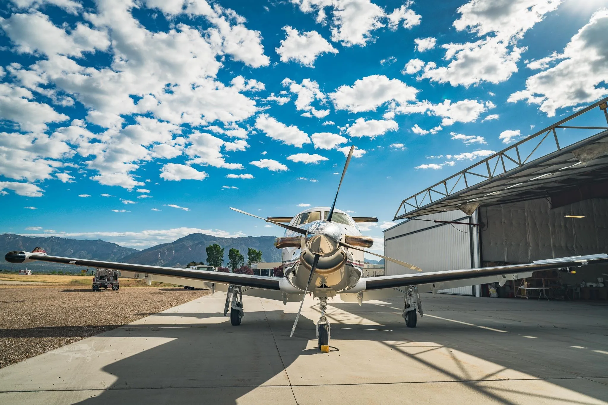 Exterior view of a 2007 PILATUS PC-12/47, N863CB.