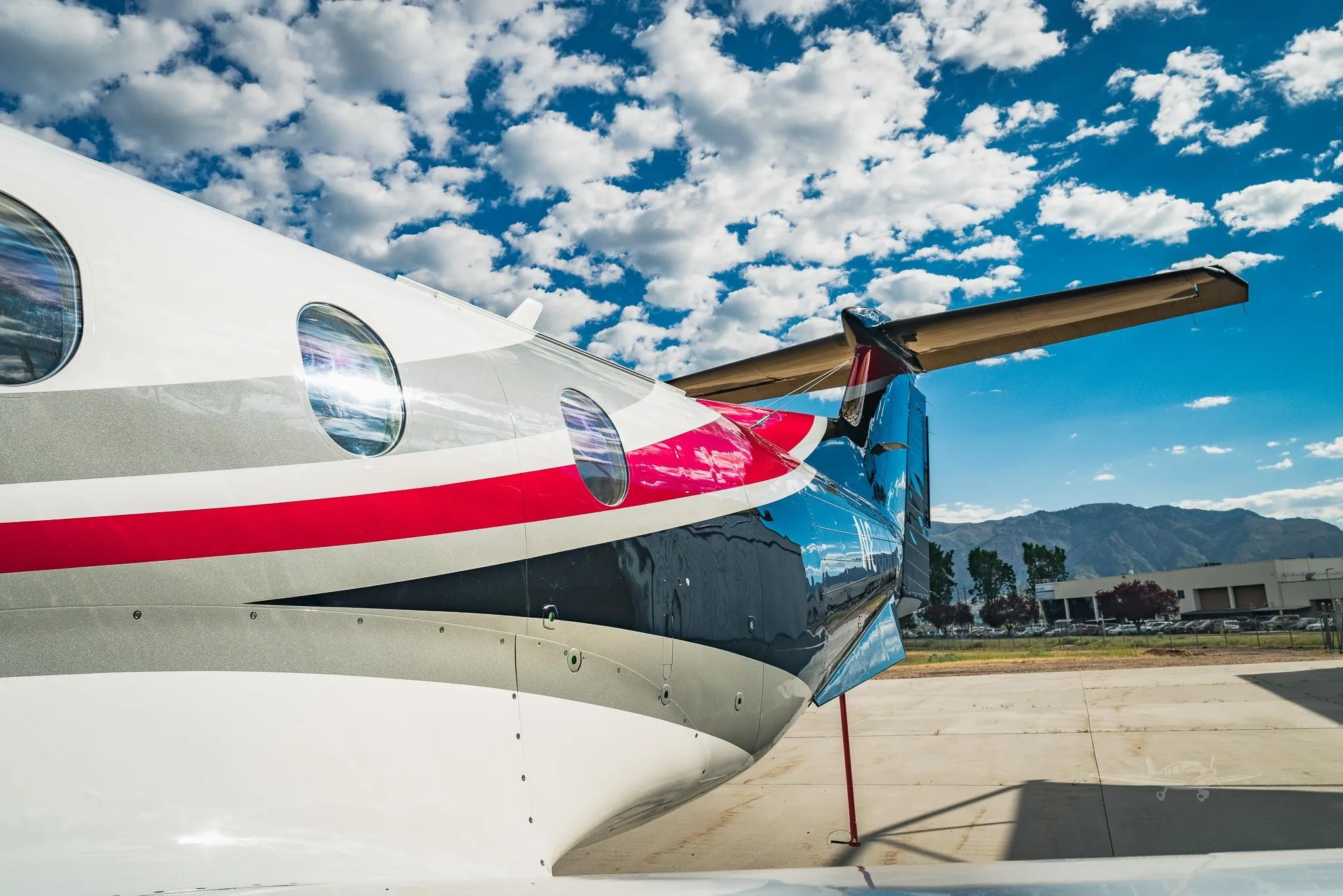 Exterior view of a 2007 PILATUS PC-12/47, N863CB.