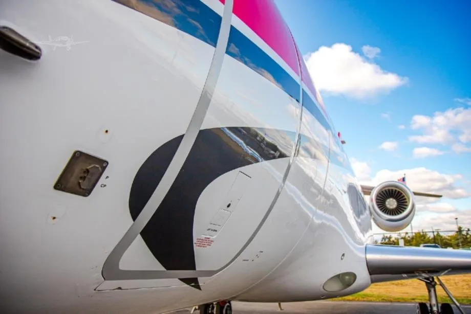 Exterior view of a 2000 DASSAULT FALCON 2000.