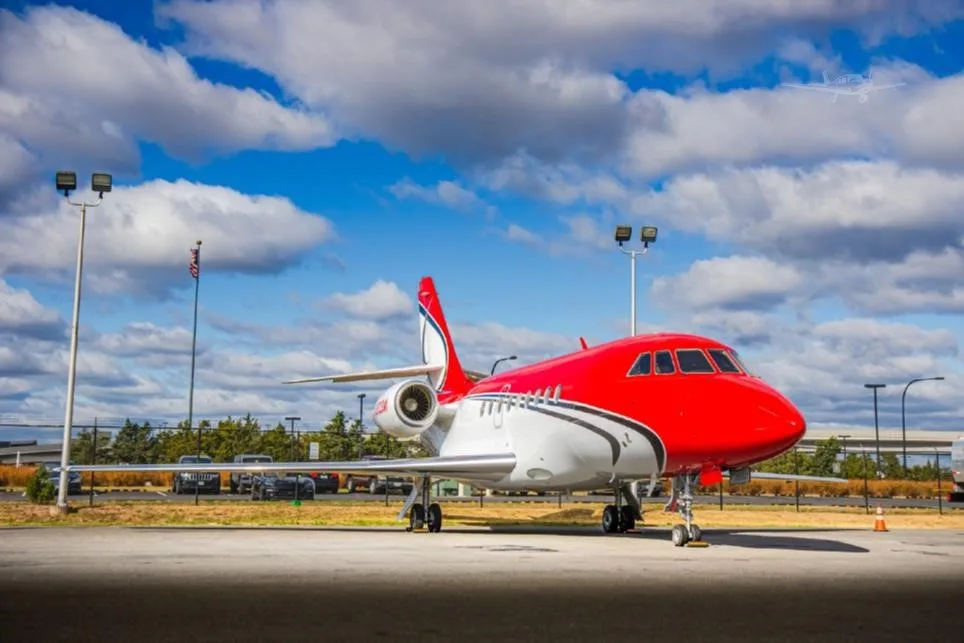 Exterior view of a 2000 DASSAULT FALCON 2000.