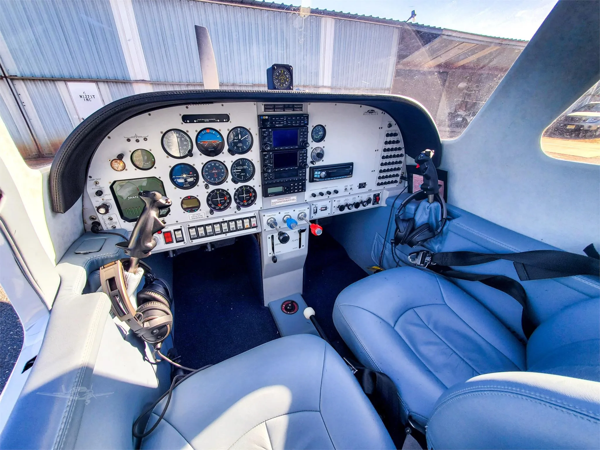 Cockpit and instrument panel of a 2003 LANCAIR IV-P.