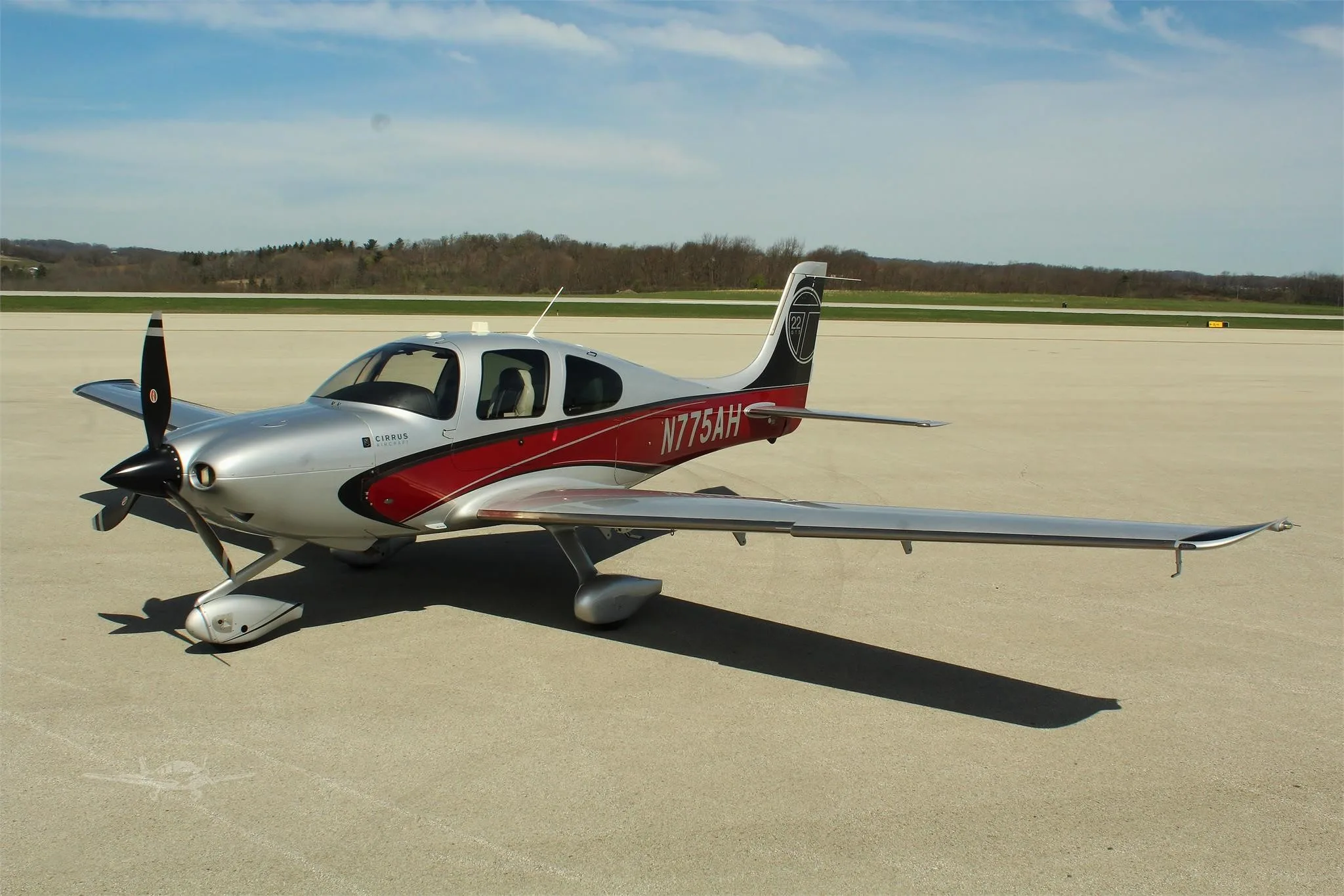 Exterior view of a 2012 CIRRUS SR22-G3 TURBO, N775AH.