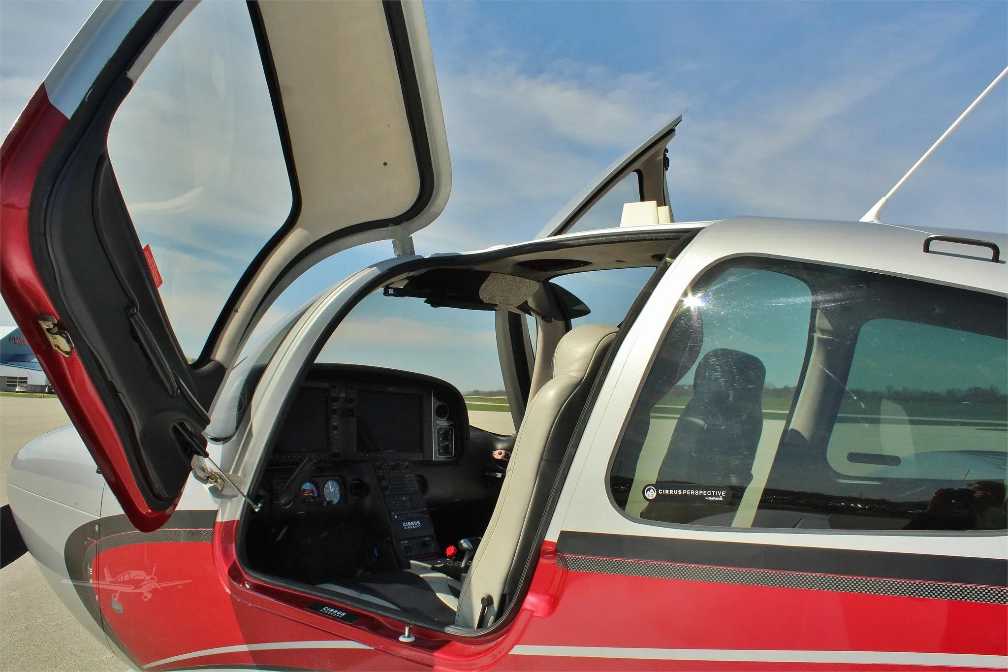 Cockpit and instrument panel of a 2012 CIRRUS SR22-G3 TURBO.