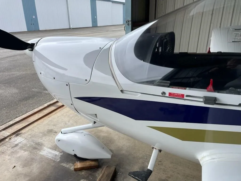 Exterior view of a 1996 DIAMOND DA20-A1 KATANA, C-GDAI.
