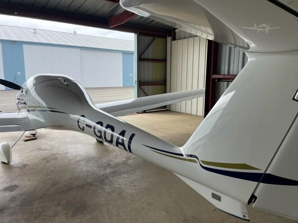 Exterior view of a 1996 DIAMOND DA20-A1 KATANA, C-GDAI.