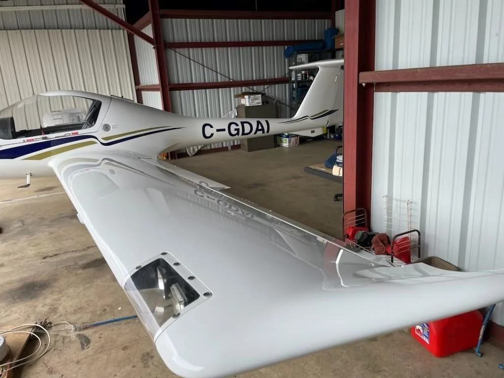 Exterior view of a 1996 DIAMOND DA20-A1 KATANA, C-GDAI.