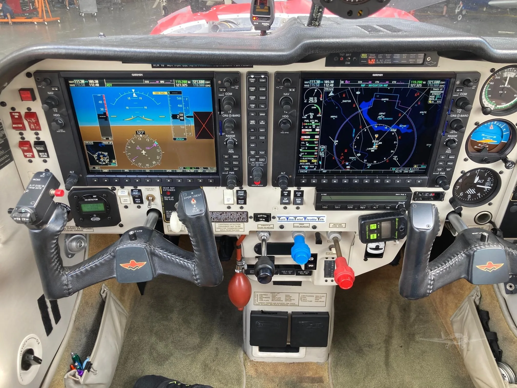 Cockpit and instrument panel of a 2005 MOONEY M20M GX BRAVO.