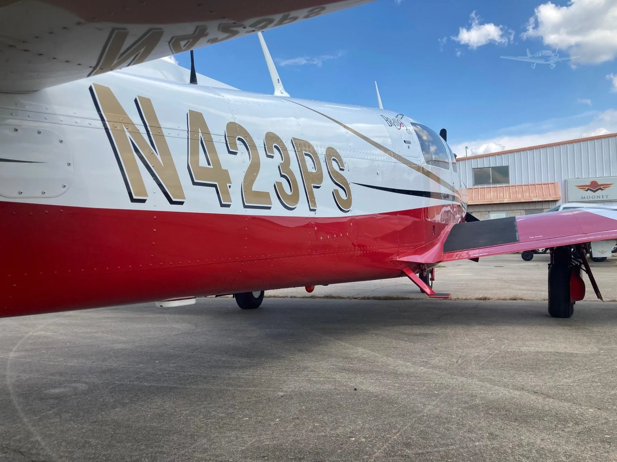 Exterior view of a 2005 MOONEY M20M GX BRAVO, N423PS.