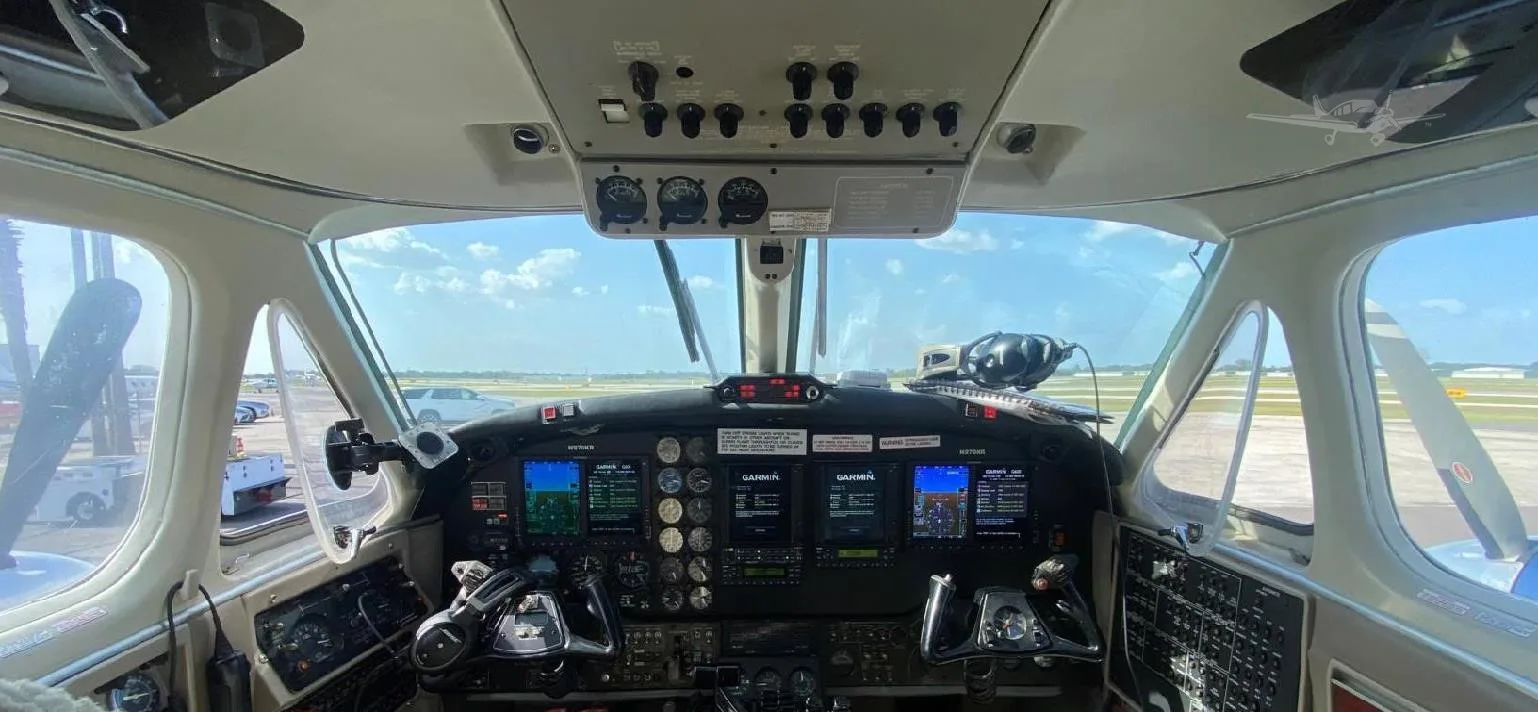 Cockpit and instrument panel of a 1979 BEECHCRAFT KING AIR 200.