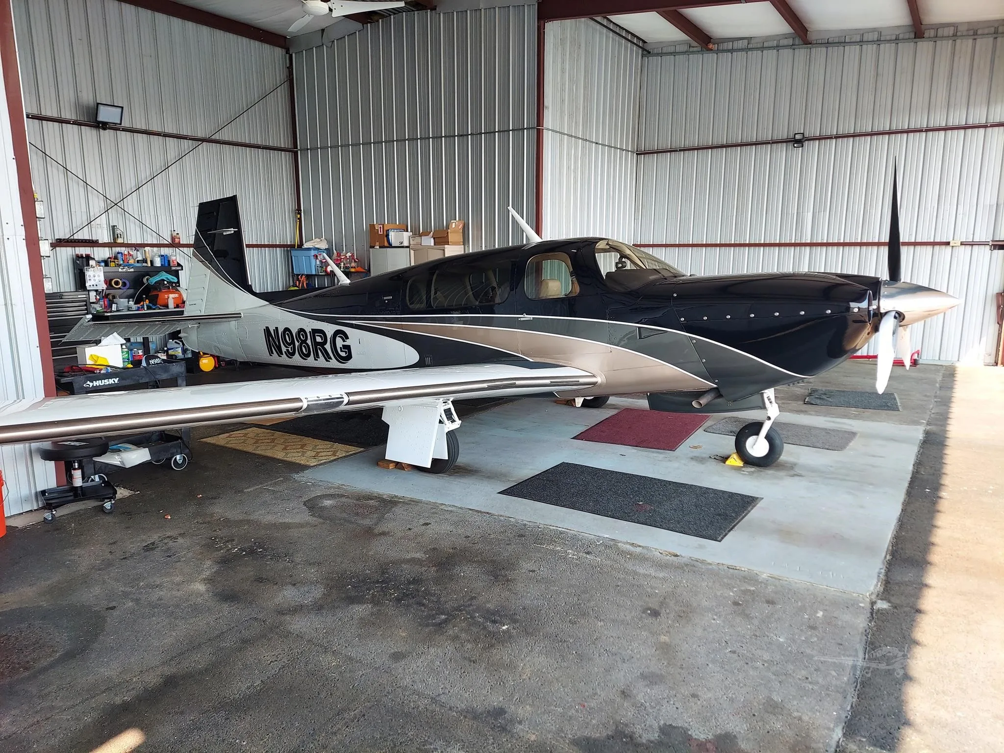 Exterior view of a 2016 MOONEY ACCLAIM TYPE S, N98RG.