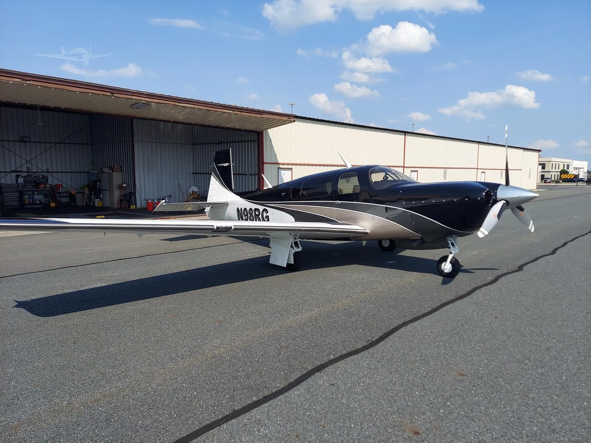 Exterior view of a 2016 MOONEY ACCLAIM TYPE S, N98RG.