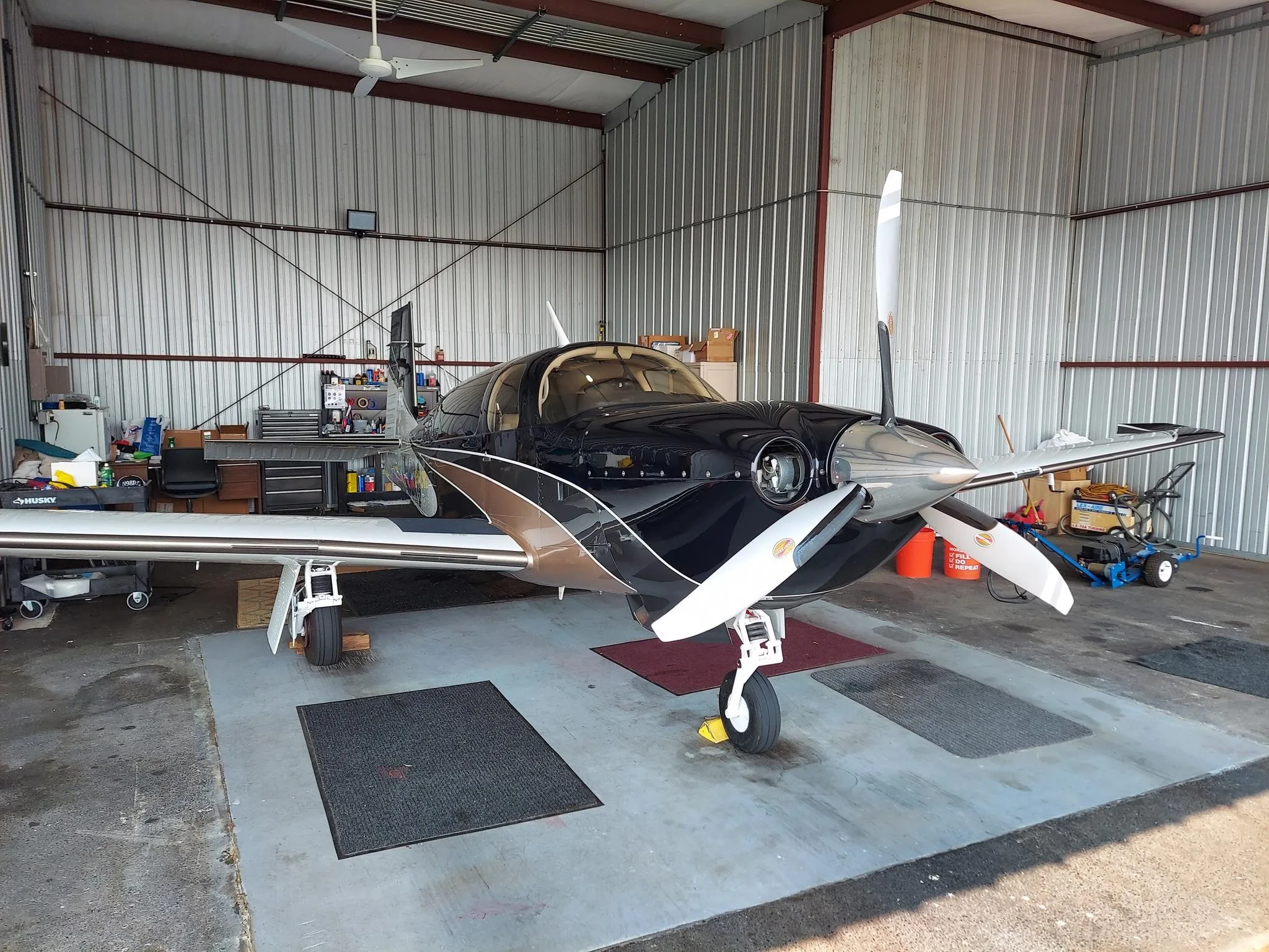 Exterior view of a 2016 MOONEY ACCLAIM TYPE S, N98RG.