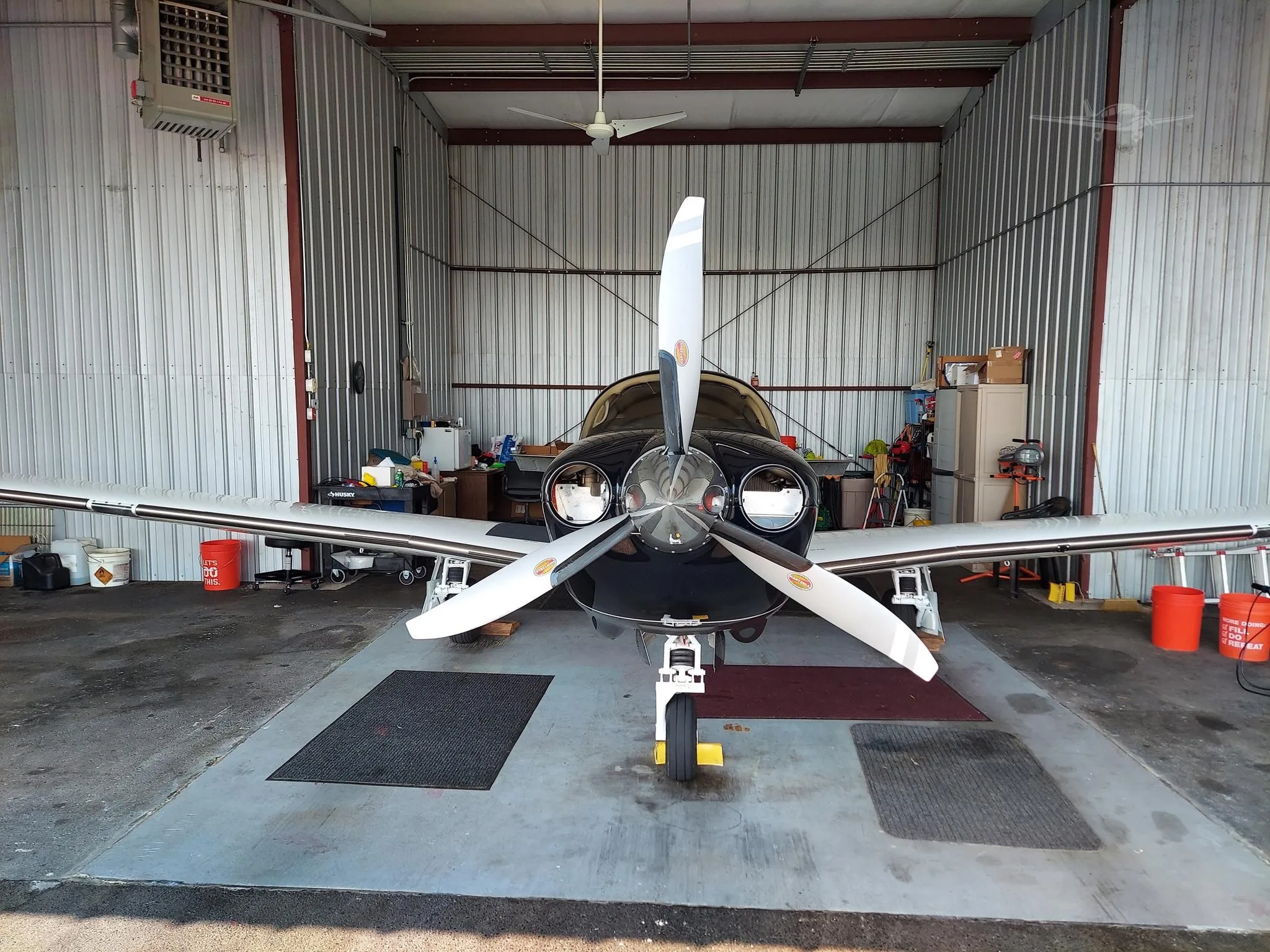 Exterior view of a 2016 MOONEY ACCLAIM TYPE S, N98RG.