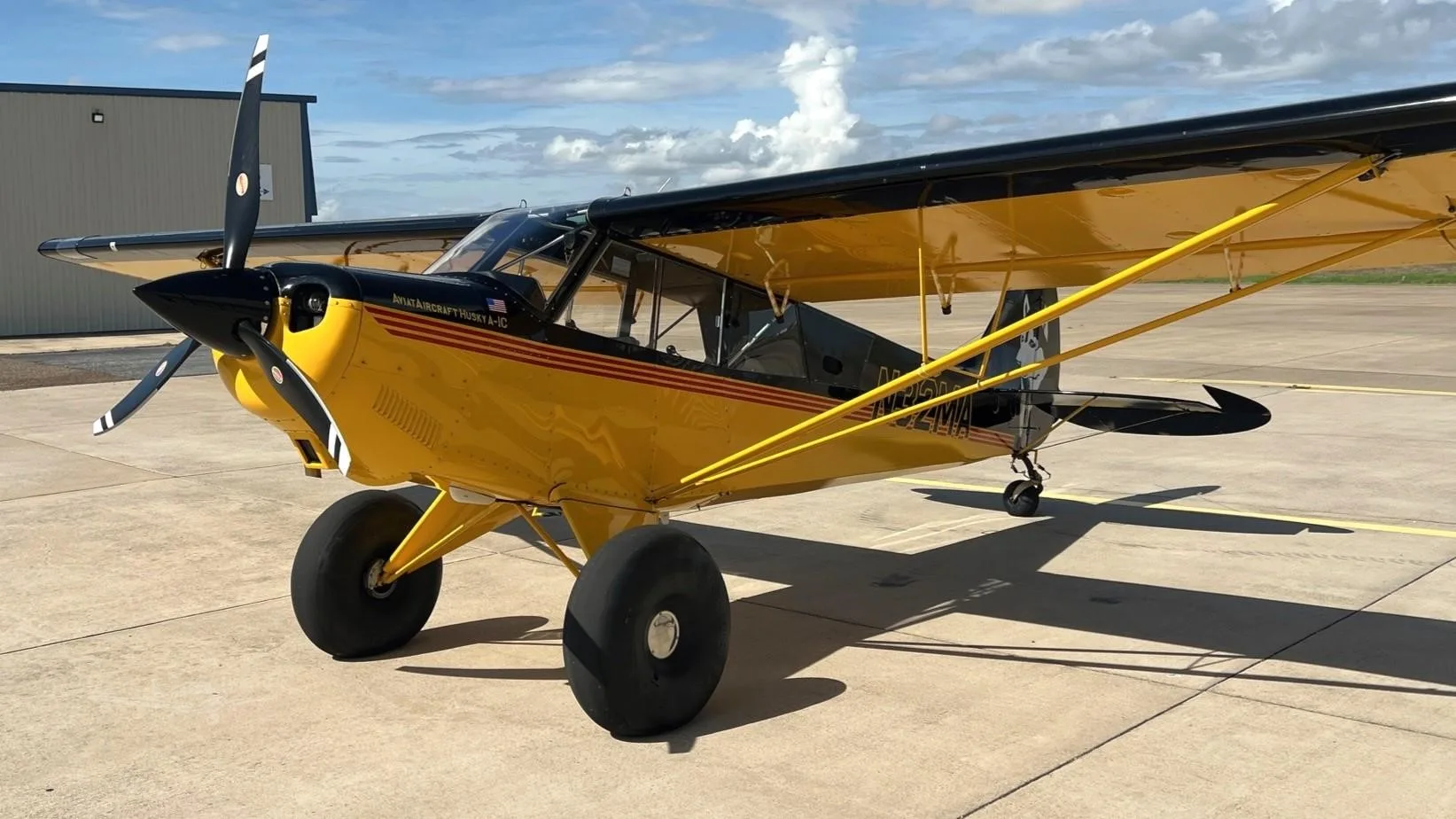 Exterior view of a 2013 AVIAT HUSKY A-1C-180, N32MA.