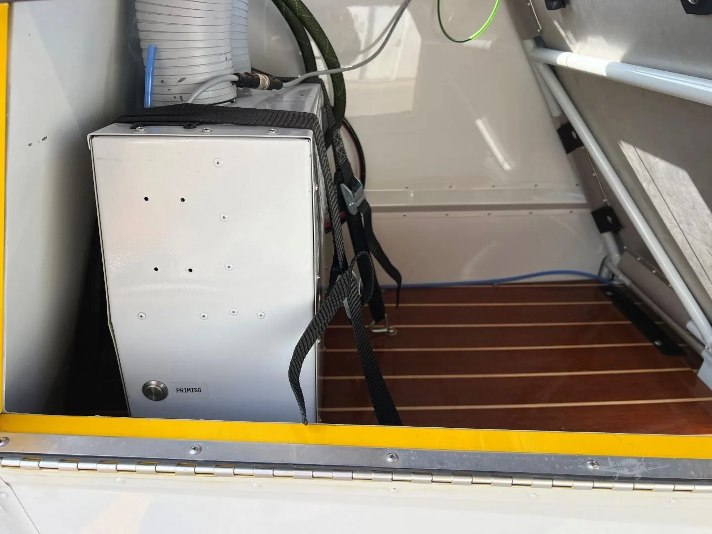 Cabin interior of a 2013 AVIAT HUSKY A-1C-180.