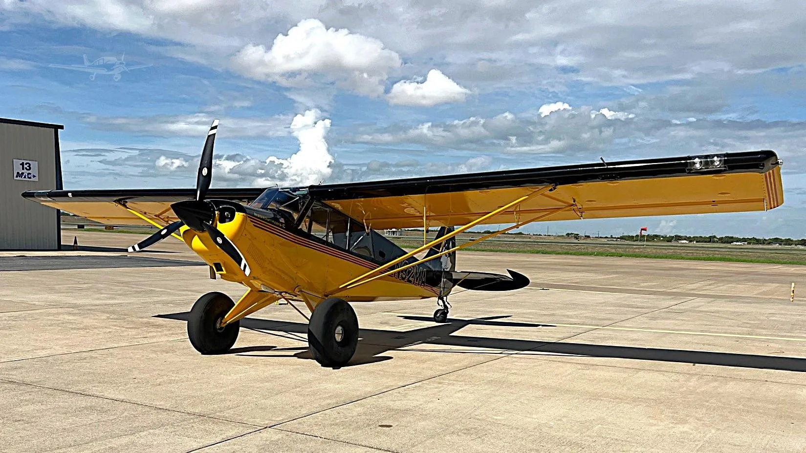 Exterior view of a 2013 AVIAT HUSKY A-1C-180, N32MA.