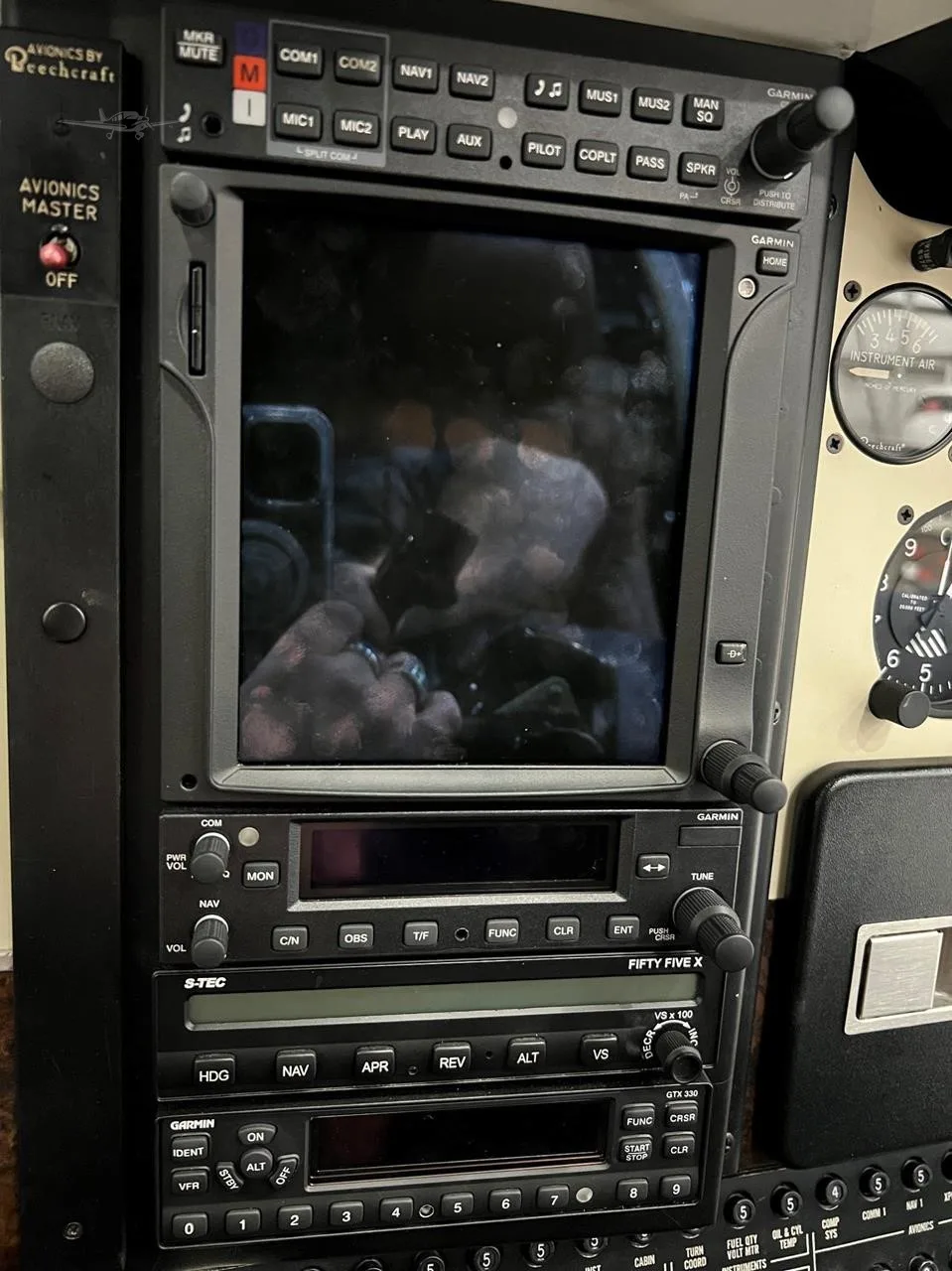 Avionics suite of a 1980 BEECHCRAFT F33A BONANZA.