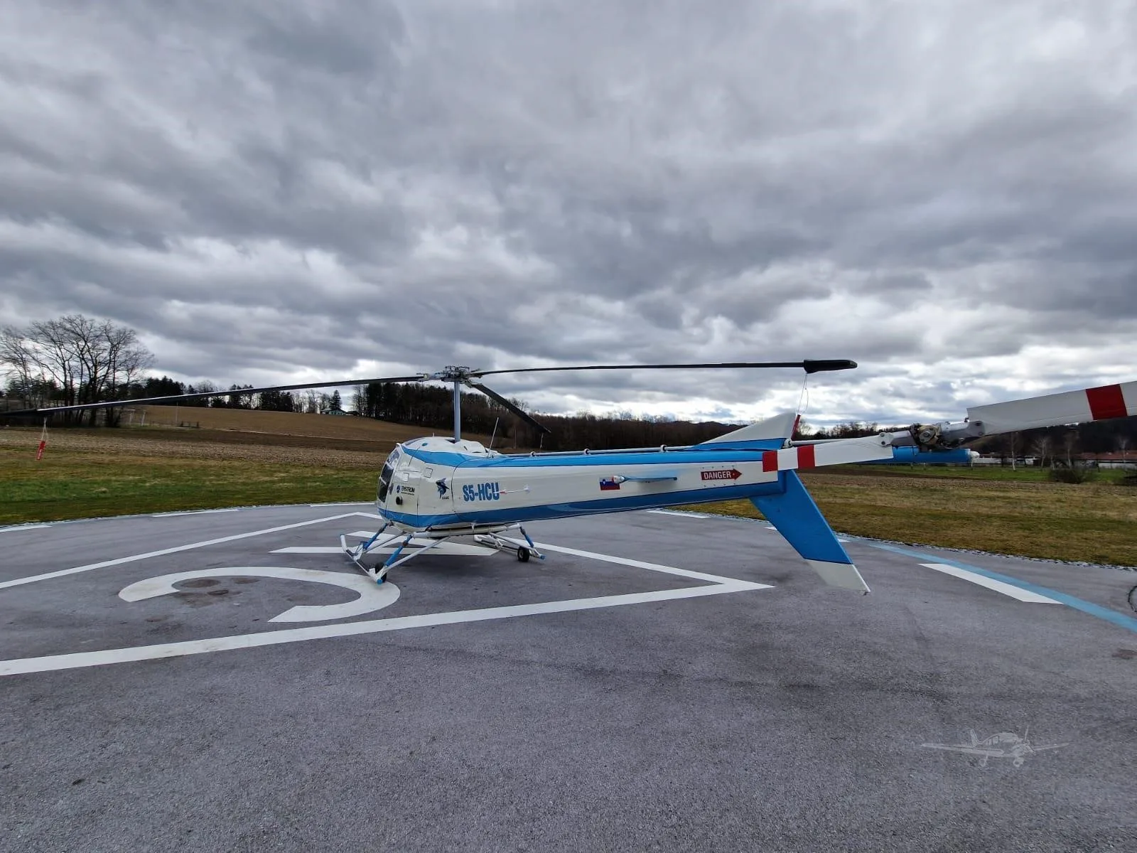 Exterior view of a 1980 ENSTROM 280C SHARK, S5-HCU.