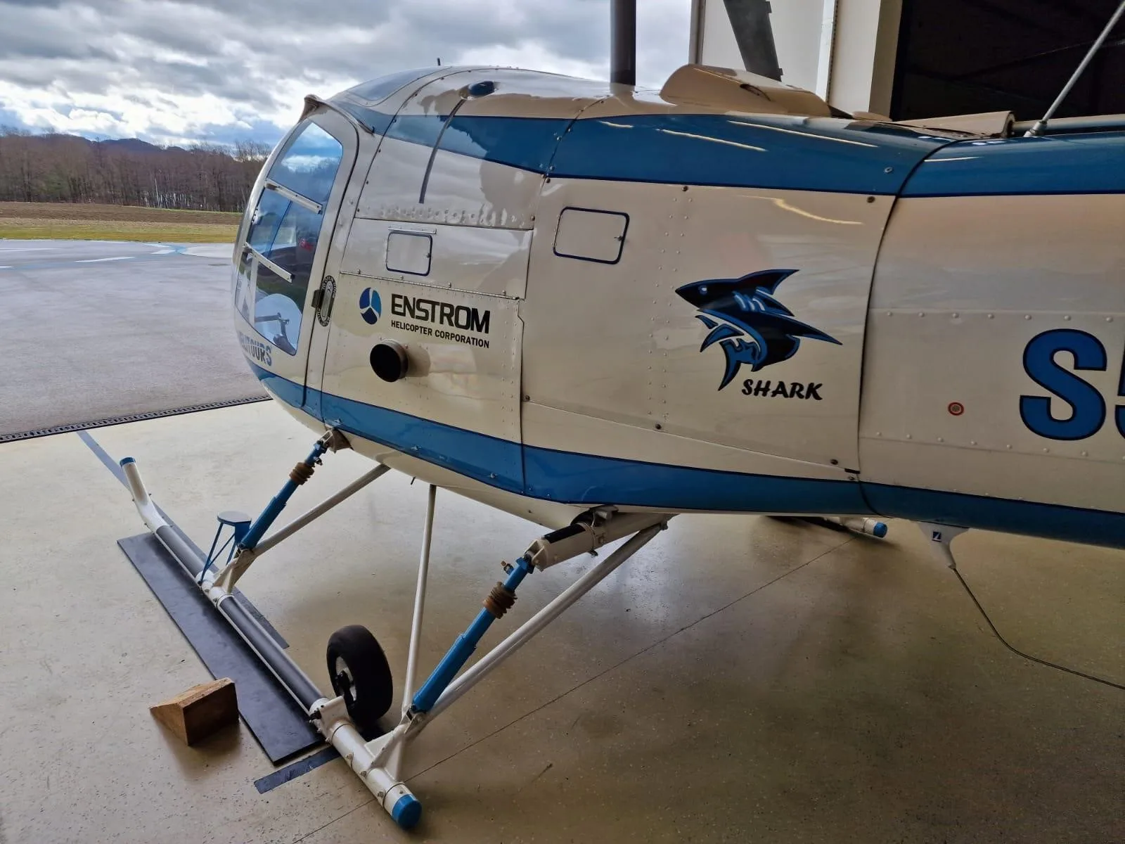 Exterior view of a 1980 ENSTROM 280C SHARK, S5-HCU.