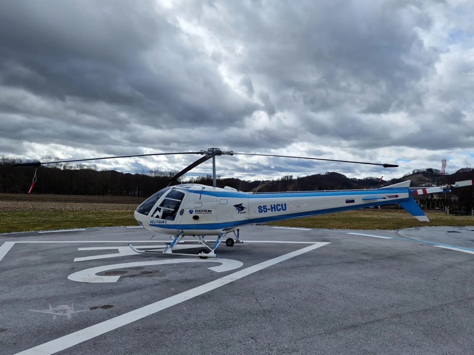 Exterior view of a 1980 ENSTROM 280C SHARK, S5-HCU.