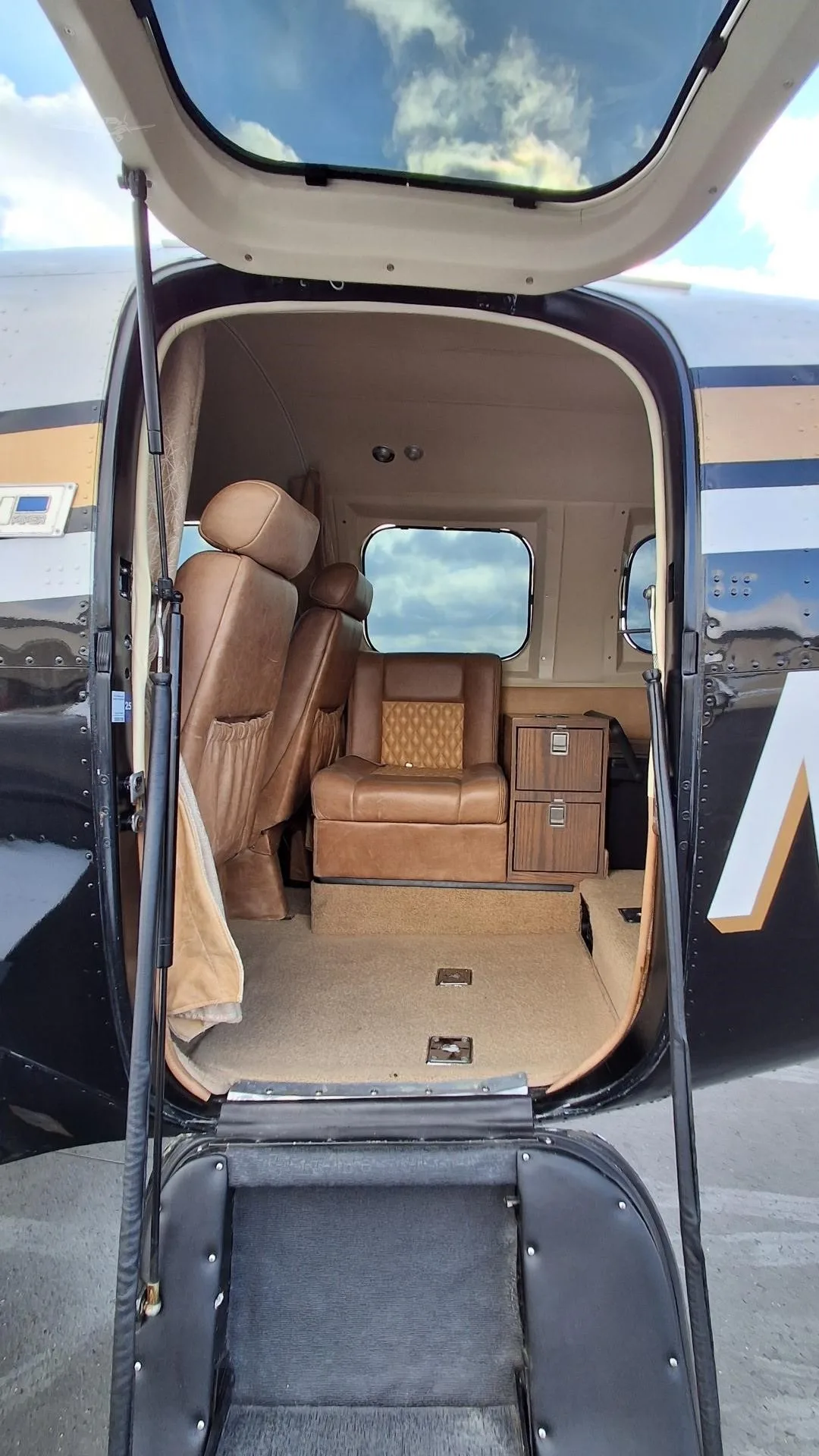 Cabin interior of a 1975 PIPER NAVAJO CR.