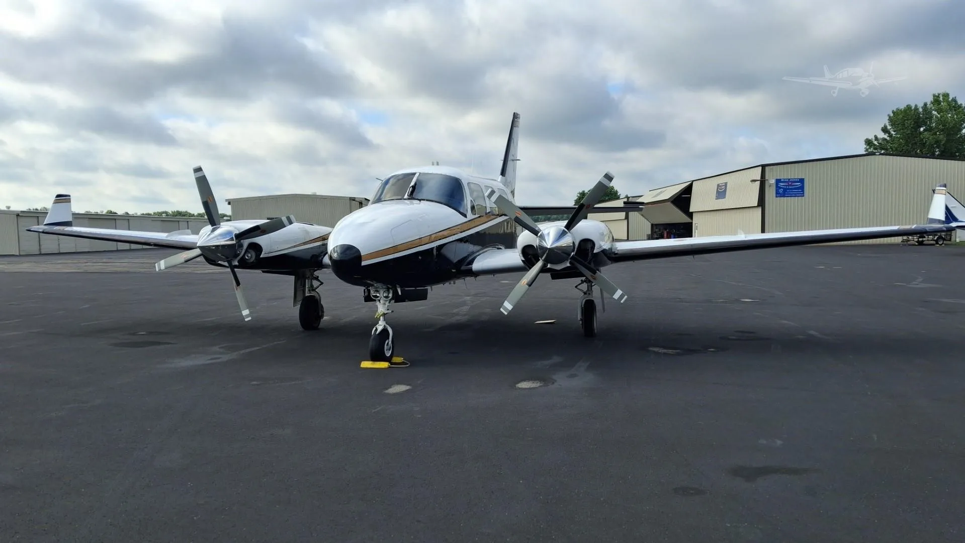 Exterior view of a 1975 PIPER NAVAJO CR, N325BB.