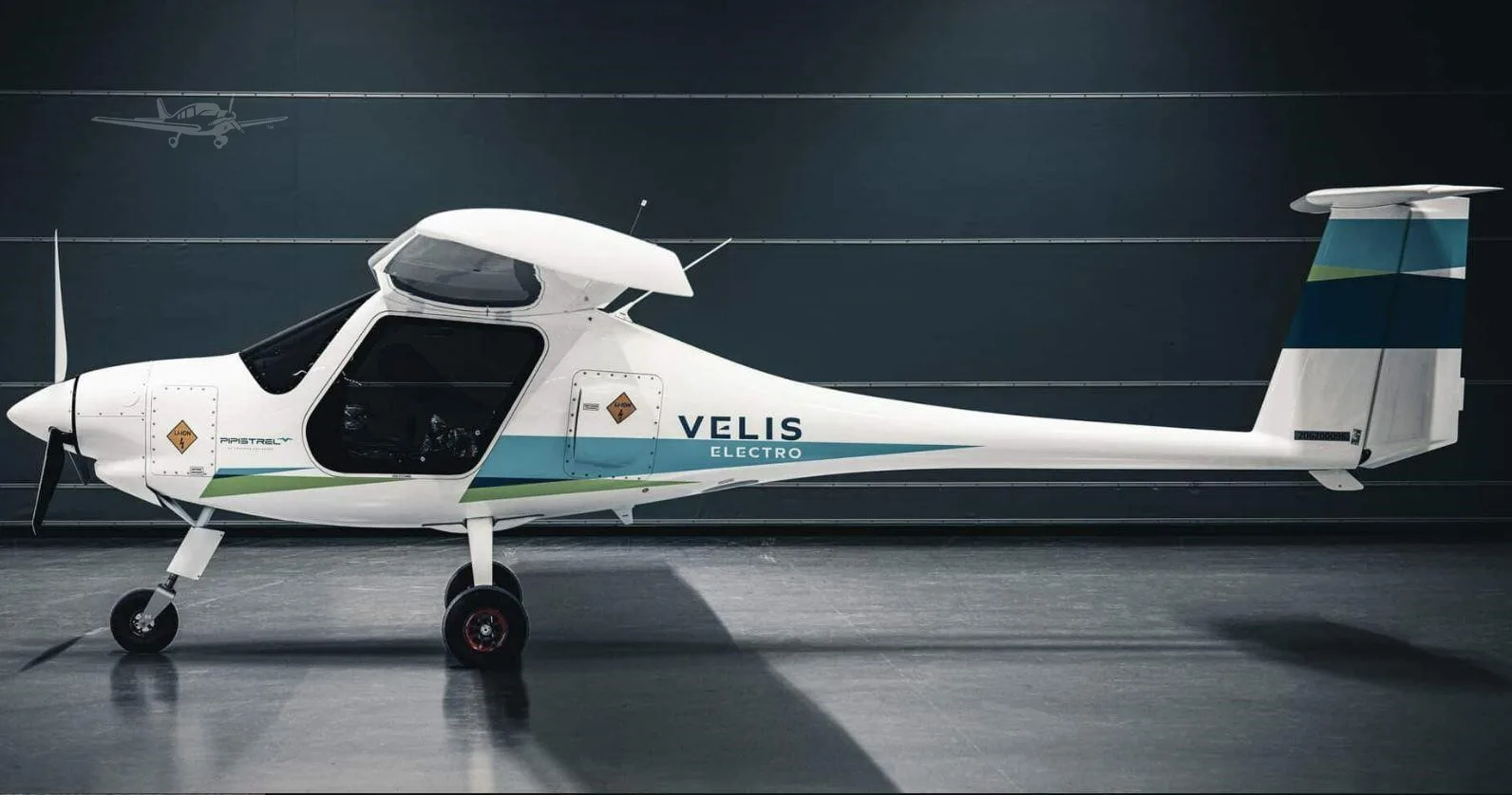 Marketing image of a 2026 PIPISTREL VELIS ELECTRO.