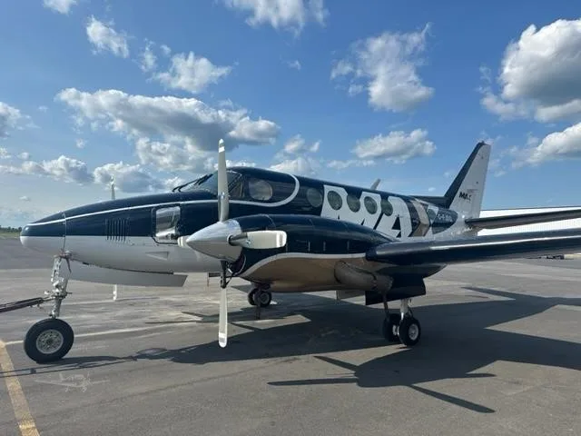 Exterior view of a 1976 BEECHCRAFT KING AIR B100, C-FJDQ.