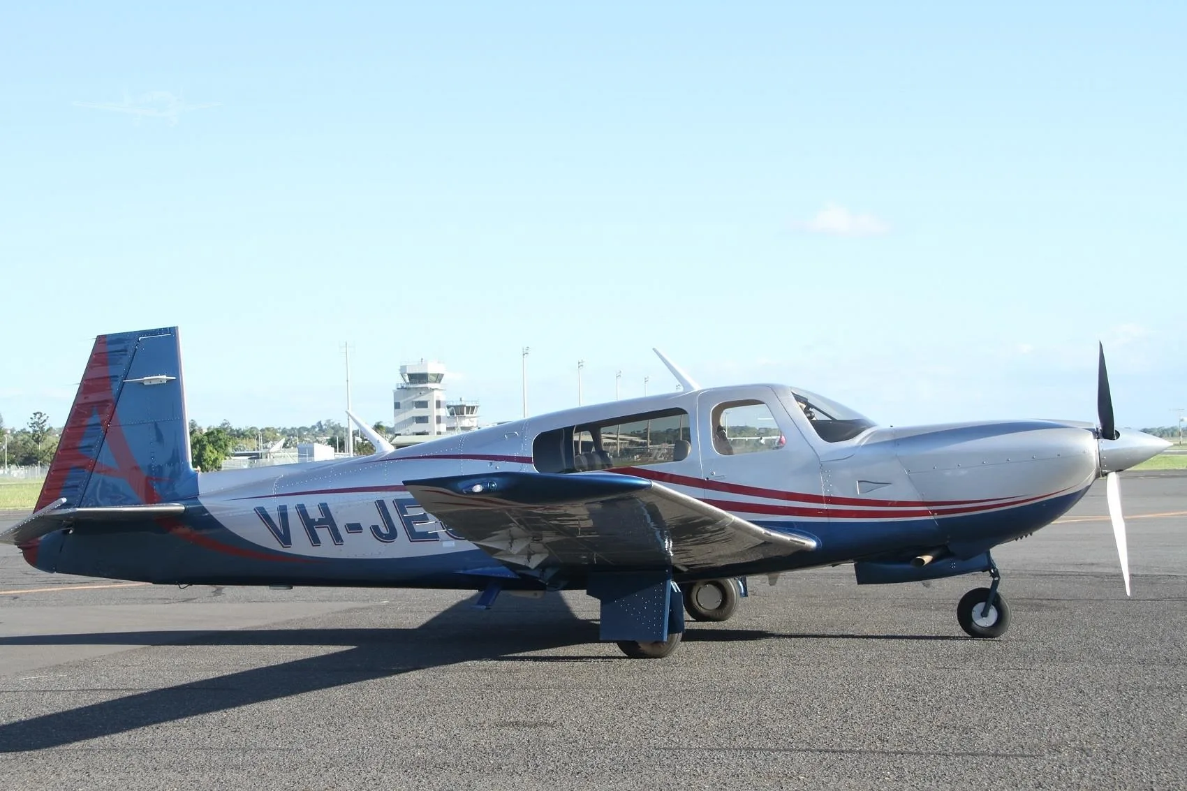 Exterior view of a 2008 MOONEY ACCLAIM TYPE S, VH-JEU.