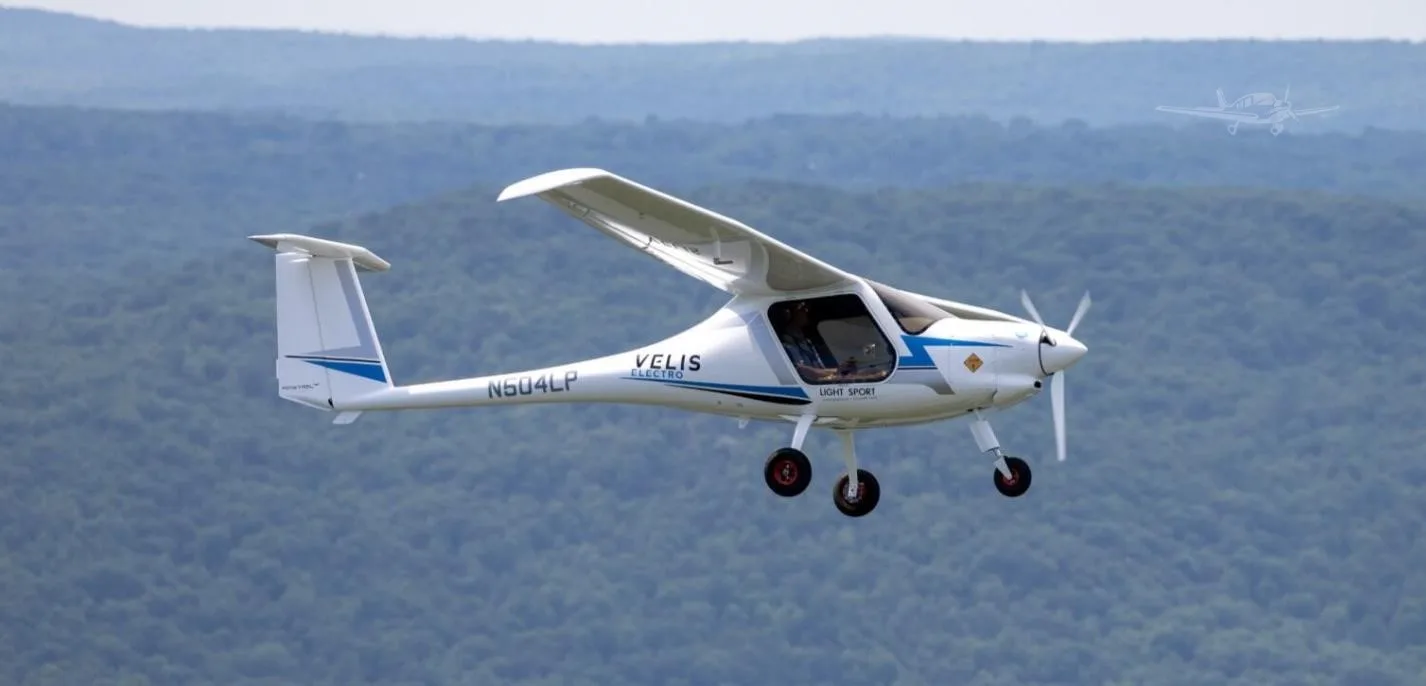 Marketing image of a 2026 PIPISTREL VELIS ELECTRO.