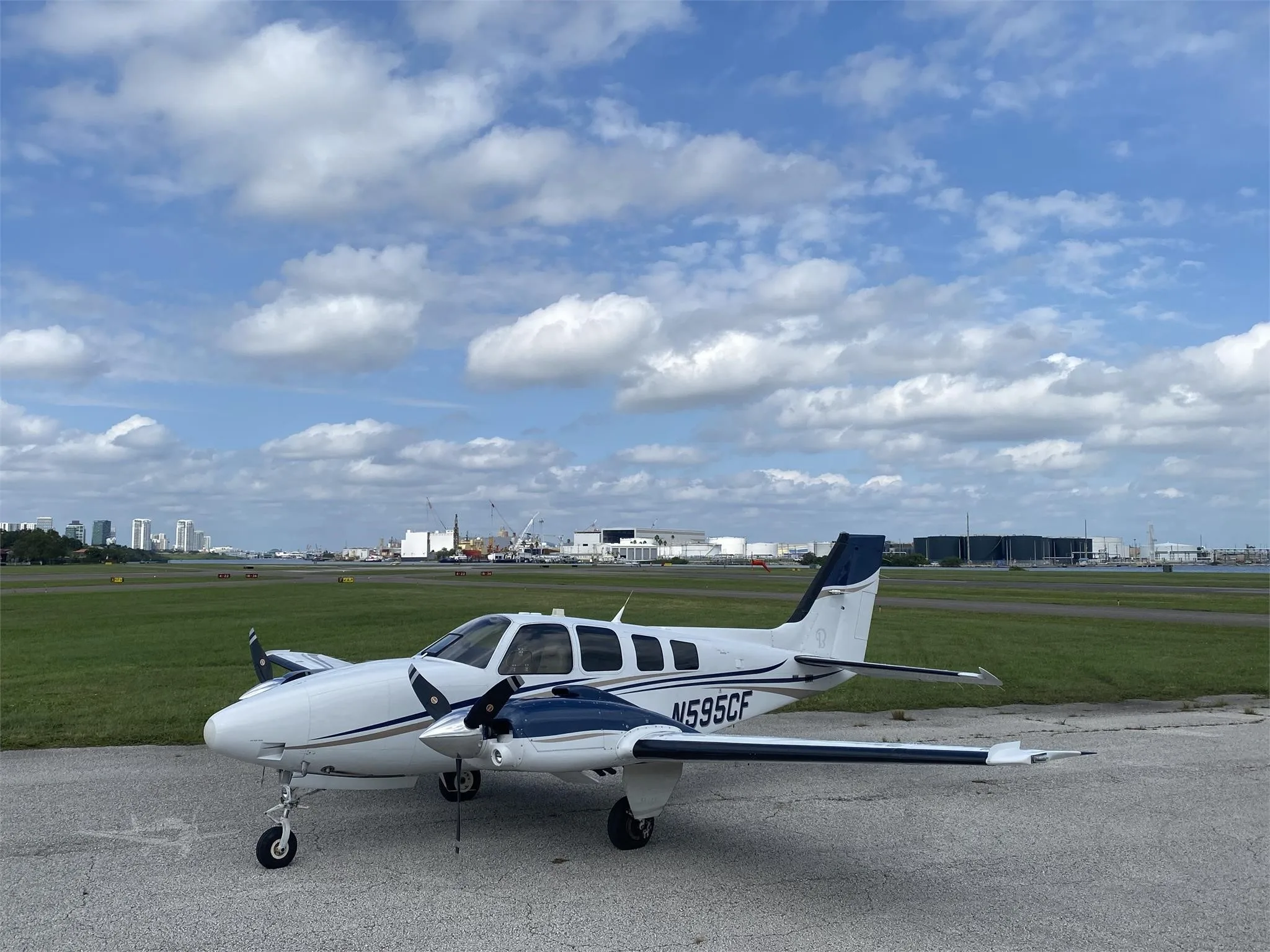 Exterior view of a 2012 BEECHCRAFT G58 BARON.