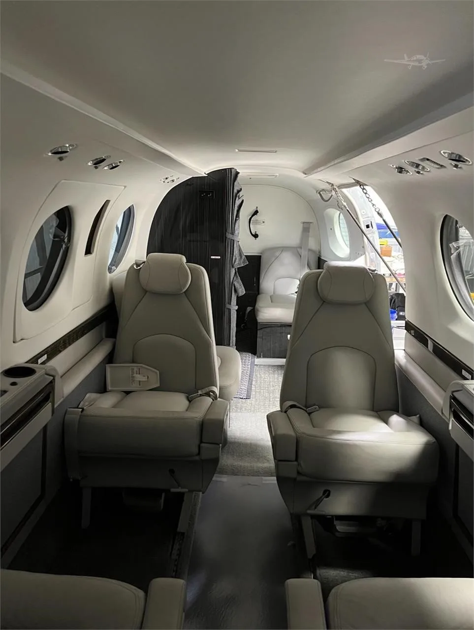 Cabin interior of a 1990 BEECHCRAFT KING AIR C90A.
