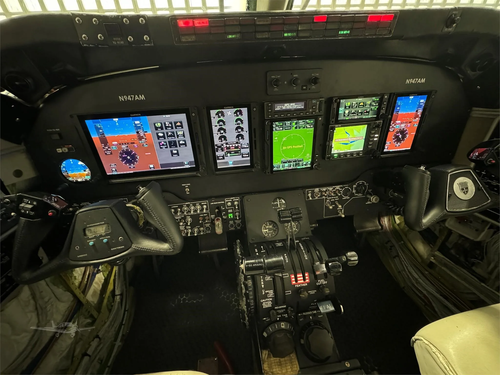 Cockpit and instrument panel of a 1990 BEECHCRAFT KING AIR C90A.