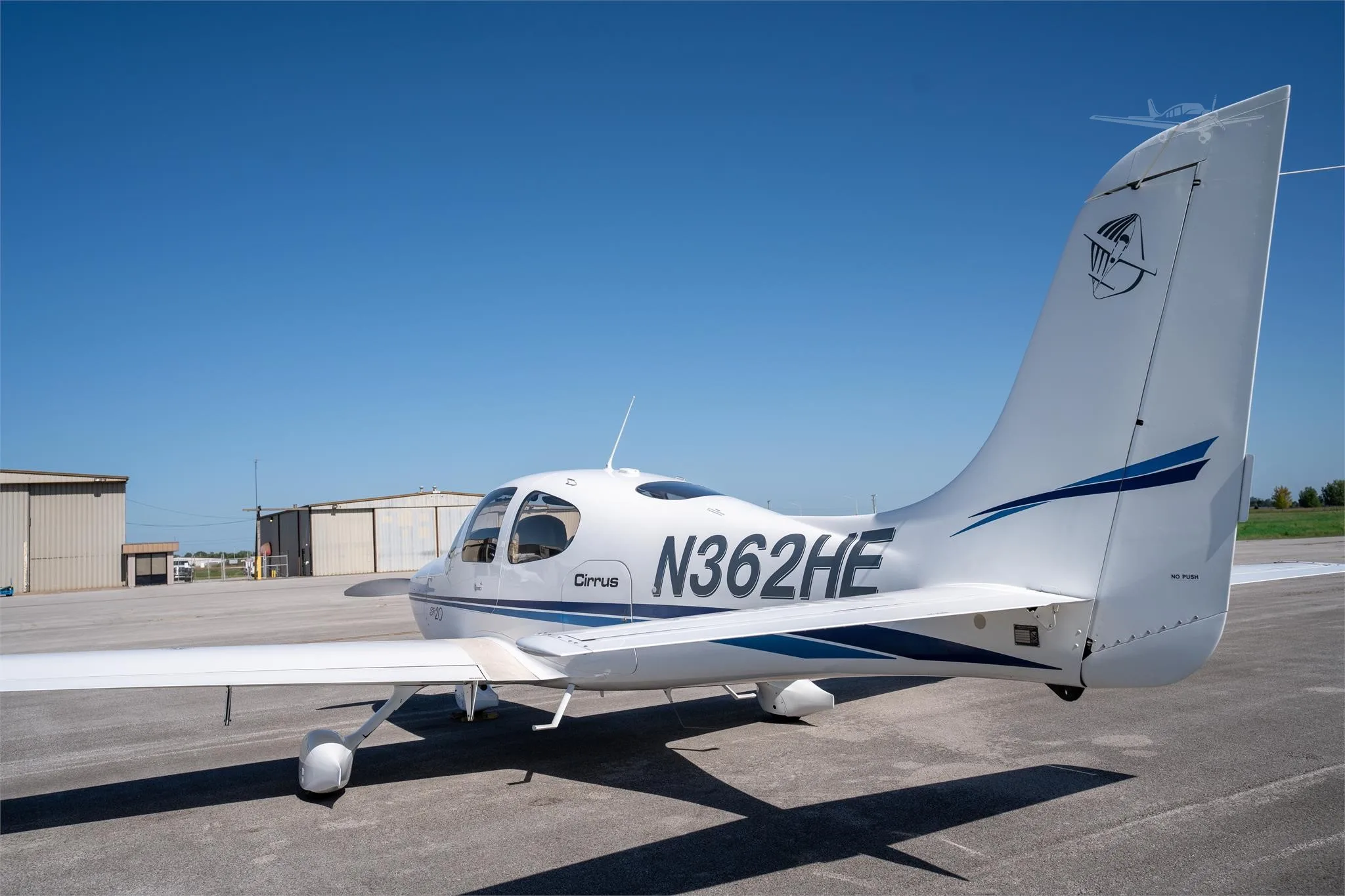 Exterior view of a 2002 CIRRUS SR20, N362HE.