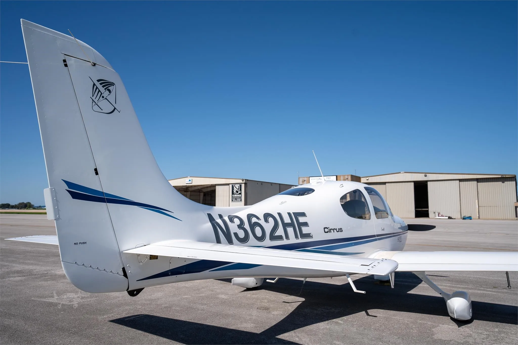 Exterior view of a 2002 CIRRUS SR20, N362HE.