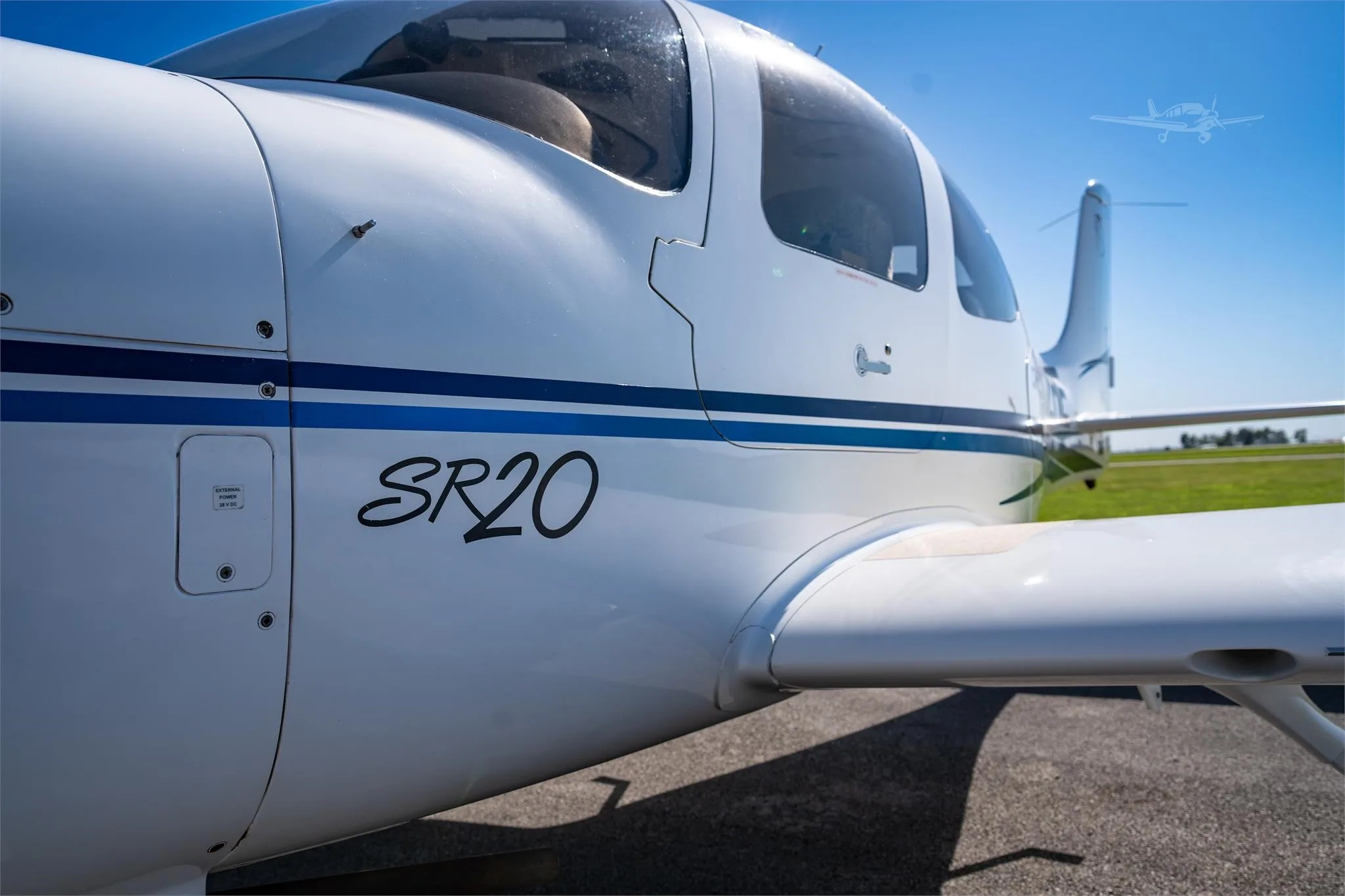 Exterior view of a 2002 CIRRUS SR20, N362HE.