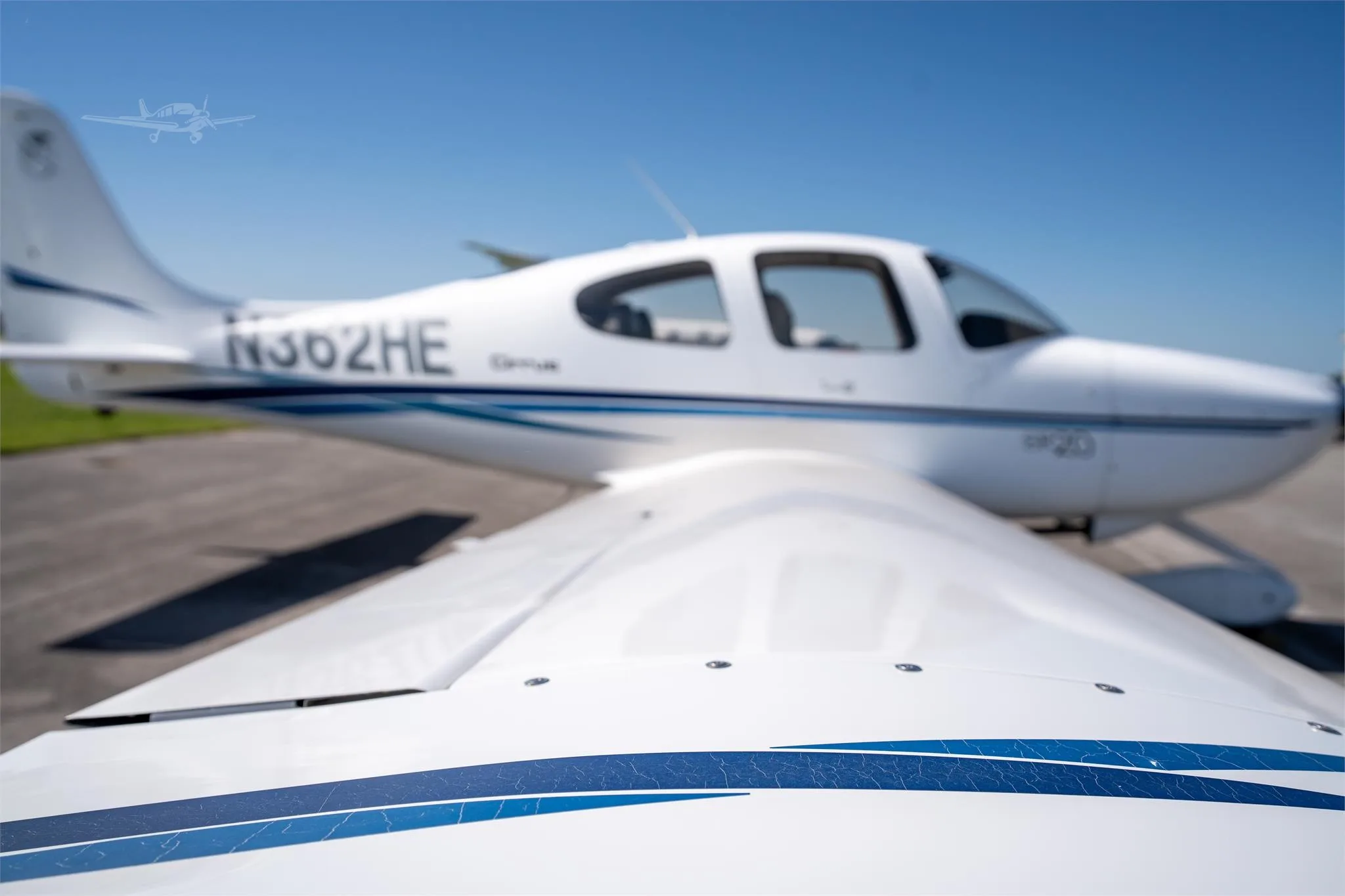 Exterior view of a 2002 CIRRUS SR20, N362HE.