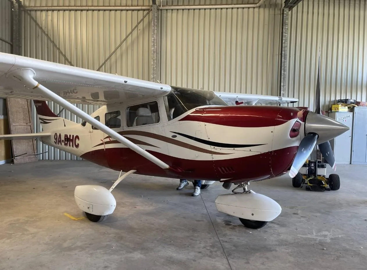 Exterior view of a 2006 CESSNA TURBO 206H STATIONAIR, 9H-DHC.