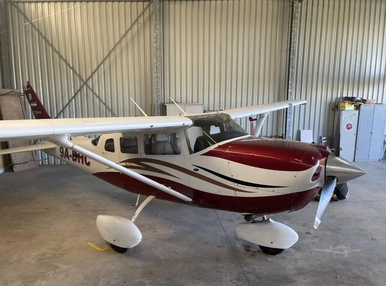 Exterior view of a 2006 CESSNA TURBO 206H STATIONAIR, 9H-DHC.